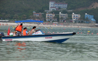 海上观光艇